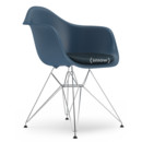 Eames Plastic Armchair RE DAR, Meerblau, Mit Sitzpolster, Eisblau / moorbraun, Standardhöhe - 43 cm, Verchromt