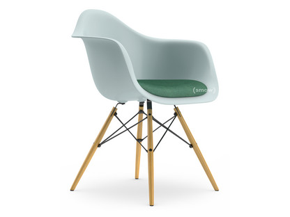 Eames Plastic Armchair RE DAW Eisgrau|Mit Sitzpolster|Mint / forest|Standardhöhe - 43 cm|Esche honigfarben