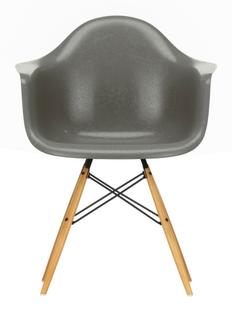 Eames Fiberglass Armchair DAW Eames raw umber|Ahorn gelblich