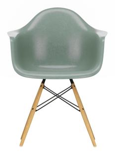 Eames Fiberglass Armchair DAW Eames sea foam green|Esche honigfarben