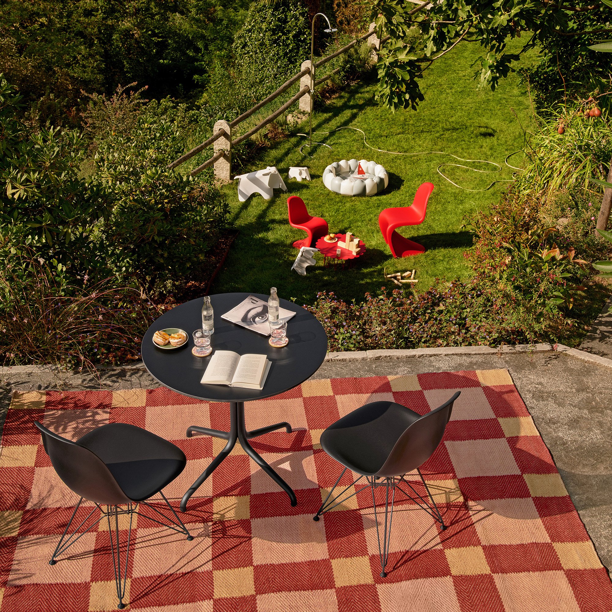 Eames Elephant, Eames red orange RE | Vitra | von Charles & Ray