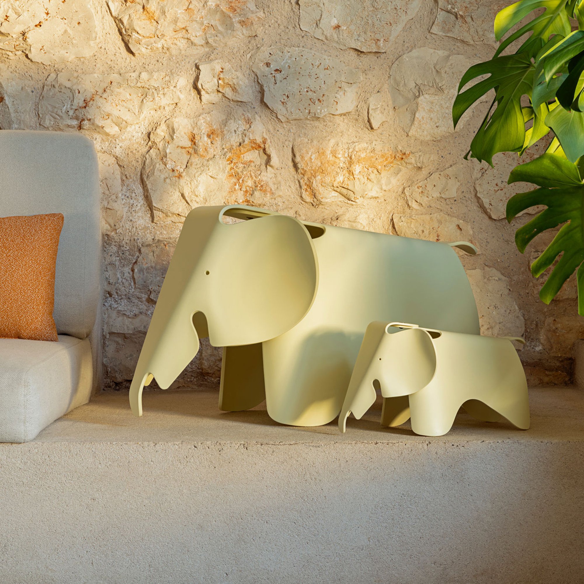 Eames Elephant, Eames red orange RE | Vitra | von Charles & Ray