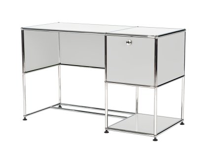 USM Haller Home Office Schreibtisch, Lichtgrau RAL 7035, Mit Kabeldurchlass