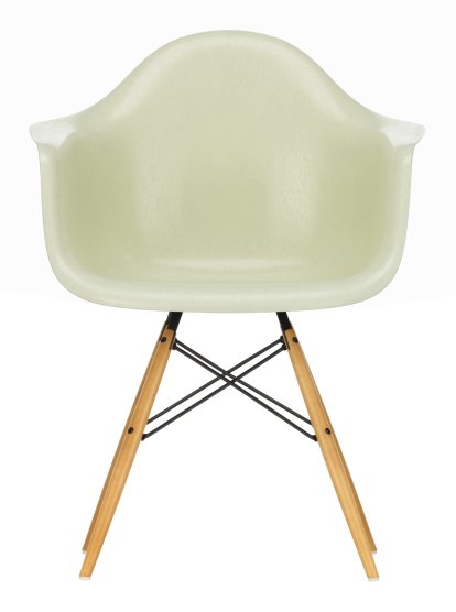 Eames Fiberglass Armchair DAW, Eames parchment, Ahorn gelblich