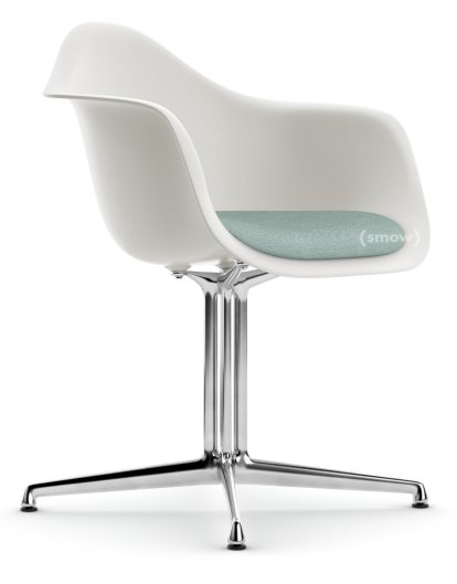 Eames Plastic Armchair RE DAL, Weiß non-RE, Mit Sitzpolster, Eisblau / elfenbein, Aluminium poliert, Neue Sitzhöhe (43,0 cm)