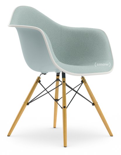 Eames Plastic Armchair DAW, Eisgrau, Mit Vollpolsterung, Eisblau / elfenbein, Standardhöhe - 43 cm, Ahorn gelblich