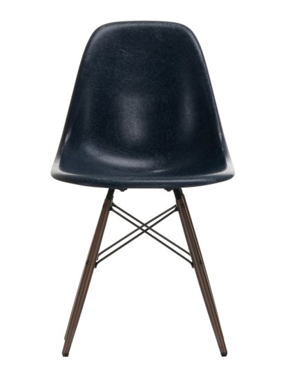 Eames Fiberglass Chair DSW, Eames navy blue, Ahorn dunkel