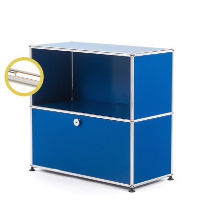 USM Haller E Sideboard M mit Fachbeleuchtung, Enzianblau RAL 5010, Warmweiß