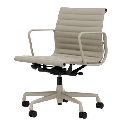 Aluminium Chair EA 117, Aluminium pulverbeschichtet kreidefarben, Leder (Standard), Ton